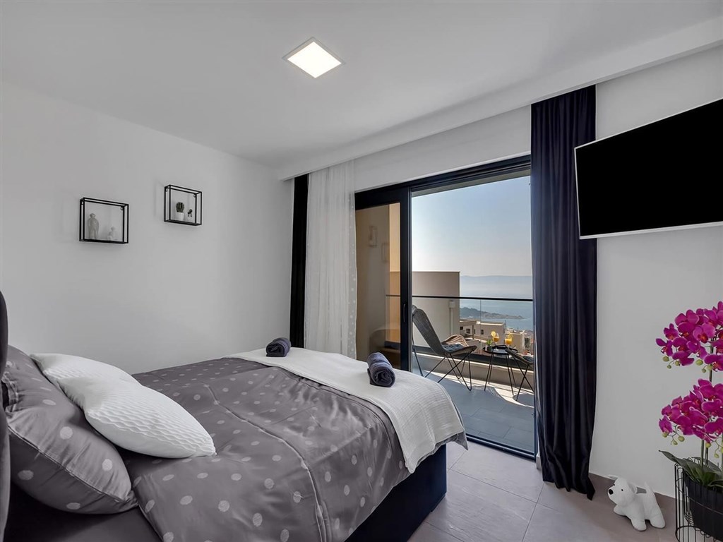 prodej-luxusni-vila-s-bazenem-a-vyhledem-na-more-makarska-chorvatsko