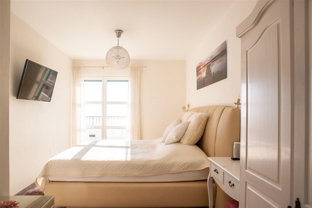 tradicni-kamenna-vila-s-vyhledem-na-more-makarska-chorvatsko