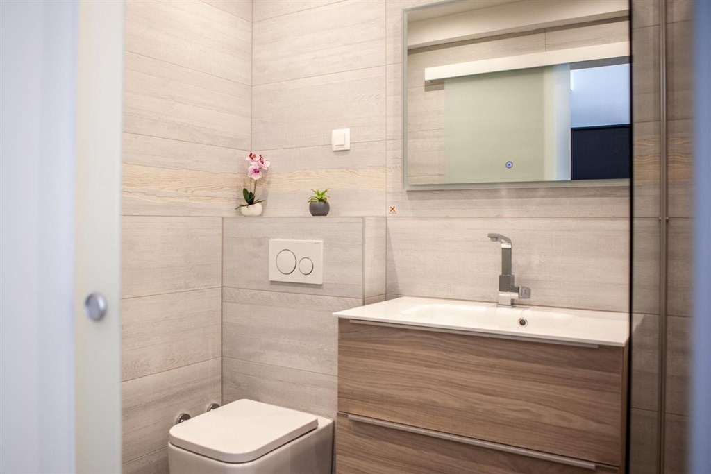 tradicni-kamenna-vila-s-vyhledem-na-more-makarska-chorvatsko