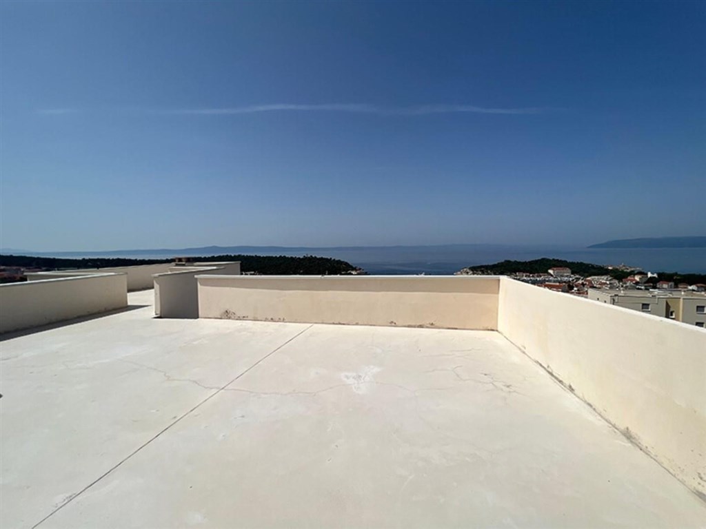 na-prodej-apartmanovy-dum-s-vyhledem-na-more-makarska-chorvatsko