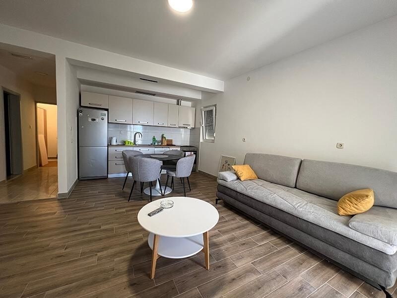 na-prodej-apartmanovy-dum-s-vyhledem-na-more-makarska-chorvatsko