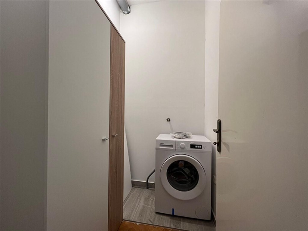 na-prodej-apartmanovy-dum-s-vyhledem-na-more-makarska-chorvatsko