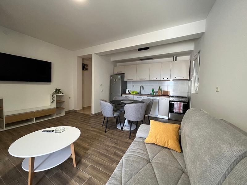 na-prodej-apartmanovy-dum-s-vyhledem-na-more-makarska-chorvatsko