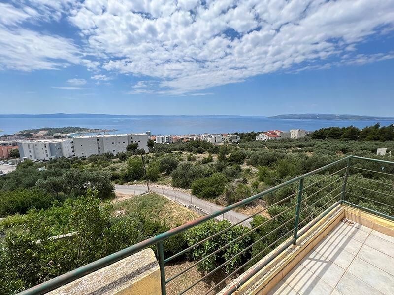 na-prodej-dum-se-zahradou-a-vyhledem-na-more-makarska-chorvatsko