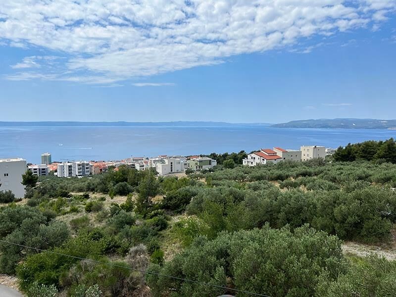 na-prodej-dum-se-zahradou-a-vyhledem-na-more-makarska-chorvatsko