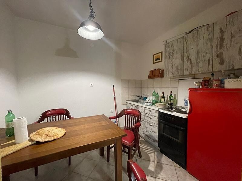na-prodej-dum-se-zahradou-a-vyhledem-na-more-makarska-chorvatsko