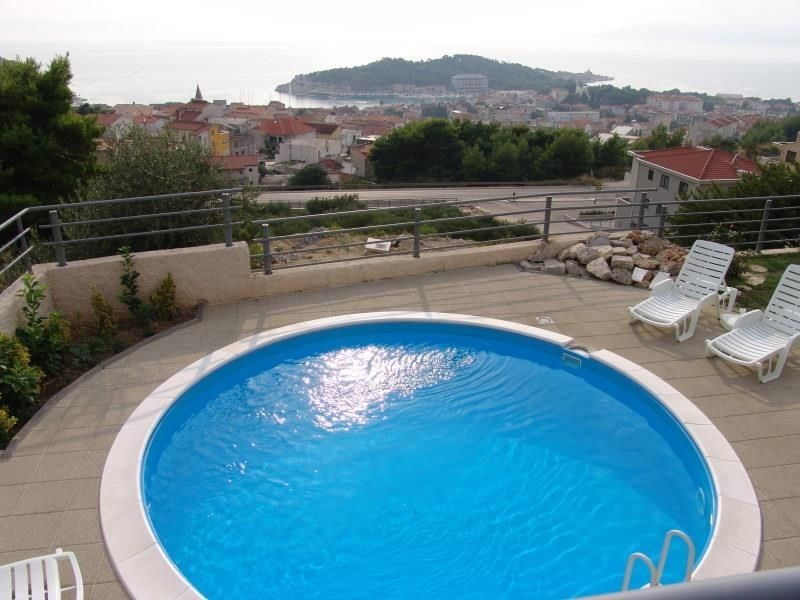 luxusni-nova-vila-s-vyhledem-na-more-makarska-chorvatsko