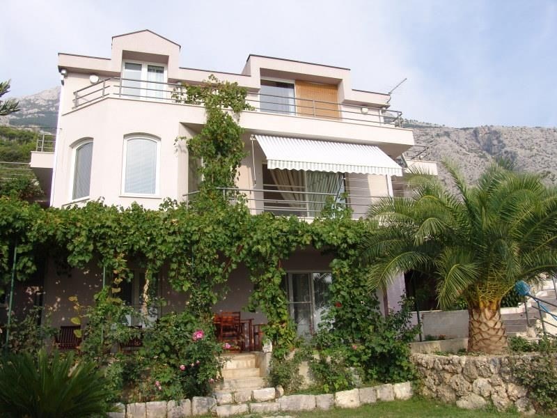 luxusni-nova-vila-s-vyhledem-na-more-makarska-chorvatsko