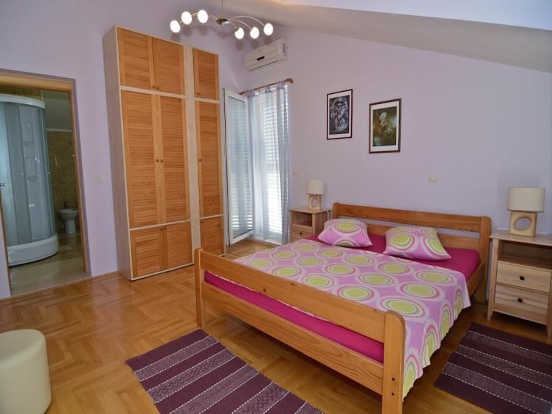 luxusni-nova-vila-s-vyhledem-na-more-makarska-chorvatsko