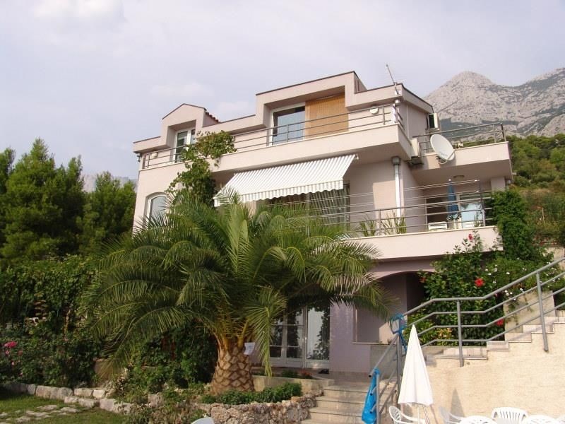 luxusni-nova-vila-s-vyhledem-na-more-makarska-chorvatsko
