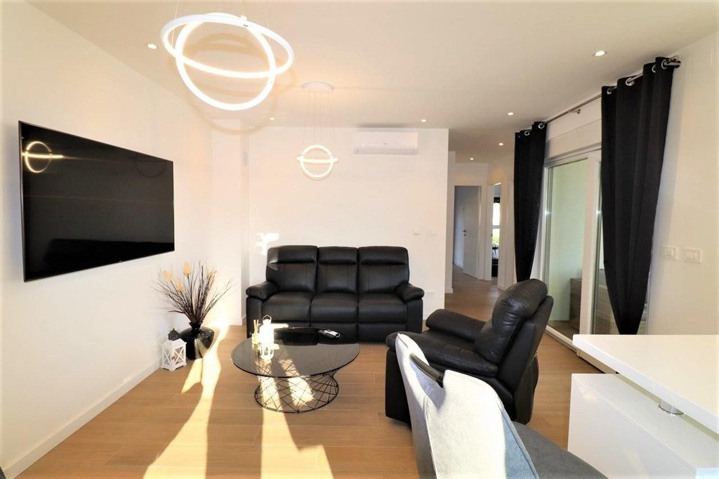 novy-zarizeny-atraktivni-apartman-vodice-chorvatsko