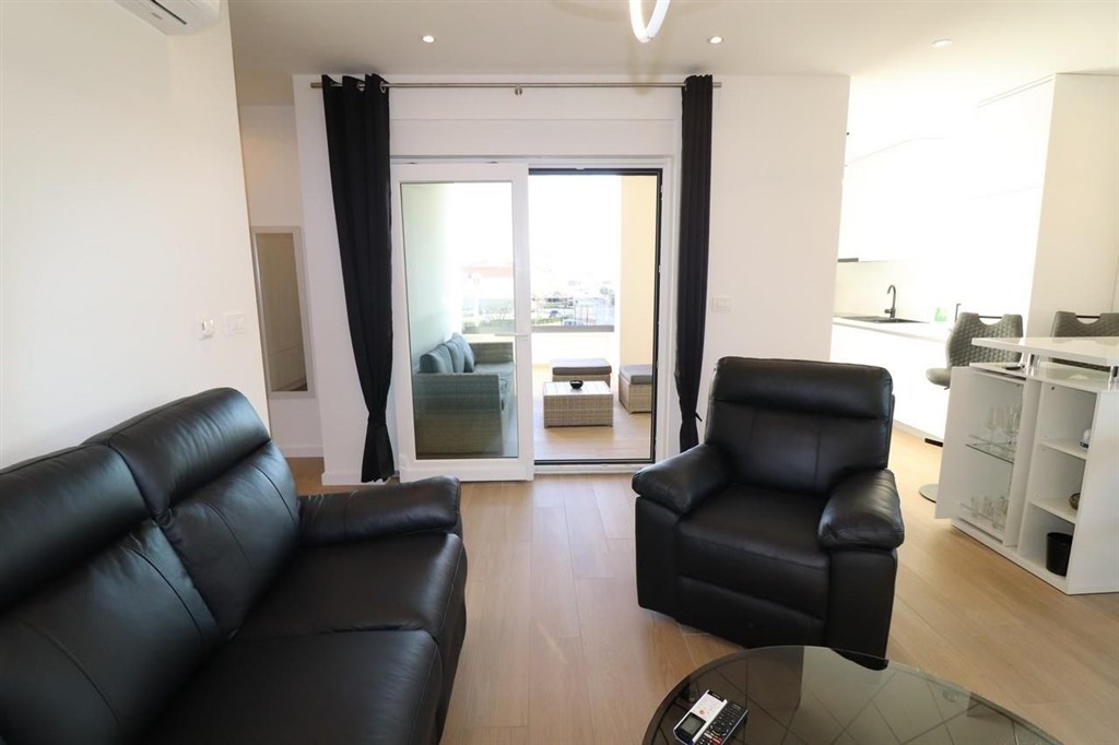 novy-zarizeny-atraktivni-apartman-vodice-chorvatsko