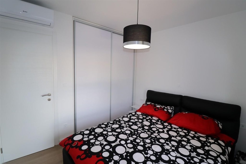 novy-zarizeny-atraktivni-apartman-vodice-chorvatsko