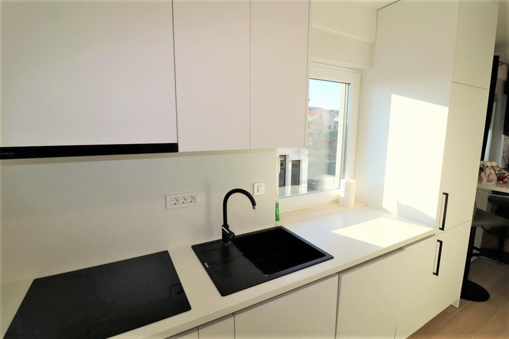 novy-zarizeny-atraktivni-apartman-vodice-chorvatsko
