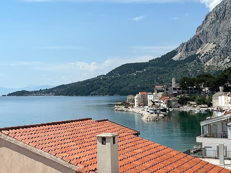 na-prodej-dvoupatrovy-dum-ve-2-rade-od-more-drasnice-chorvatsko