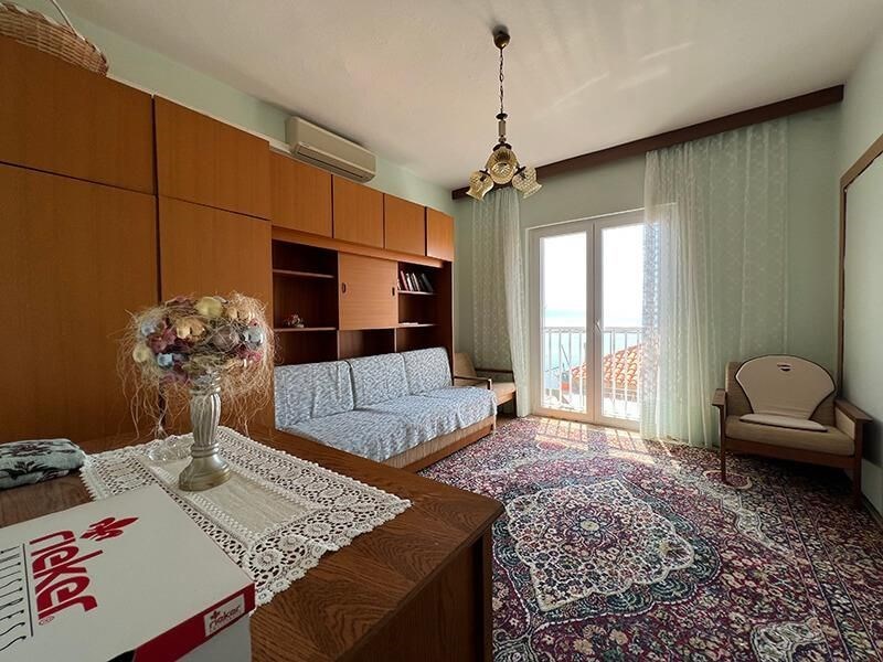 na-prodej-dvoupatrovy-dum-ve-2-rade-od-more-drasnice-chorvatsko