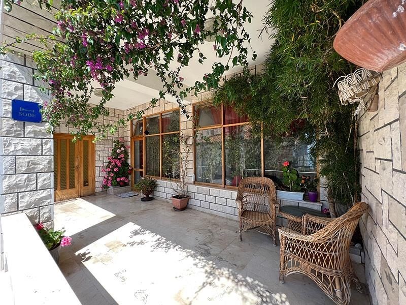 na-prodej-dvoupatrovy-dum-ve-2-rade-od-more-drasnice-chorvatsko