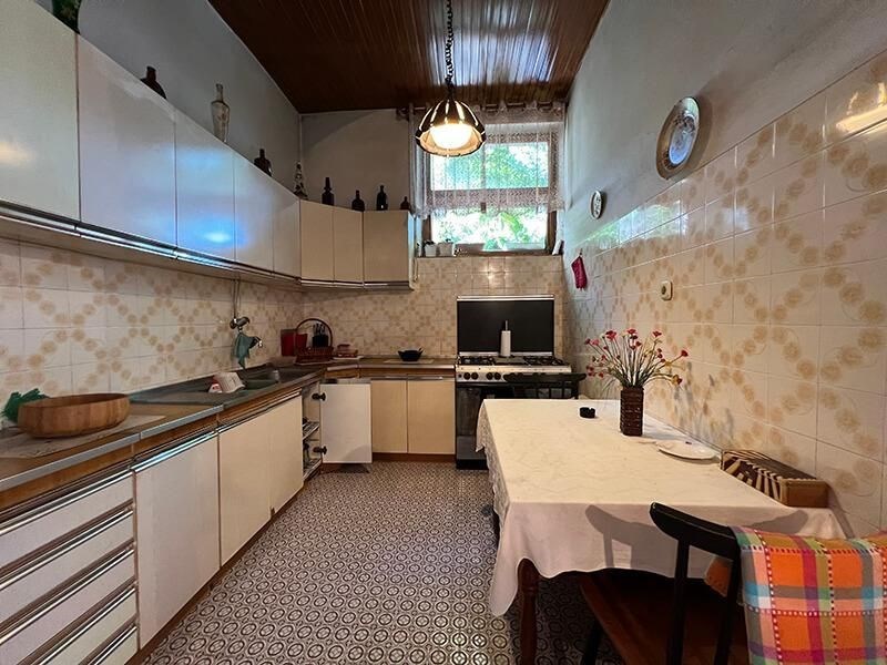 na-prodej-dvoupatrovy-dum-ve-2-rade-od-more-drasnice-chorvatsko