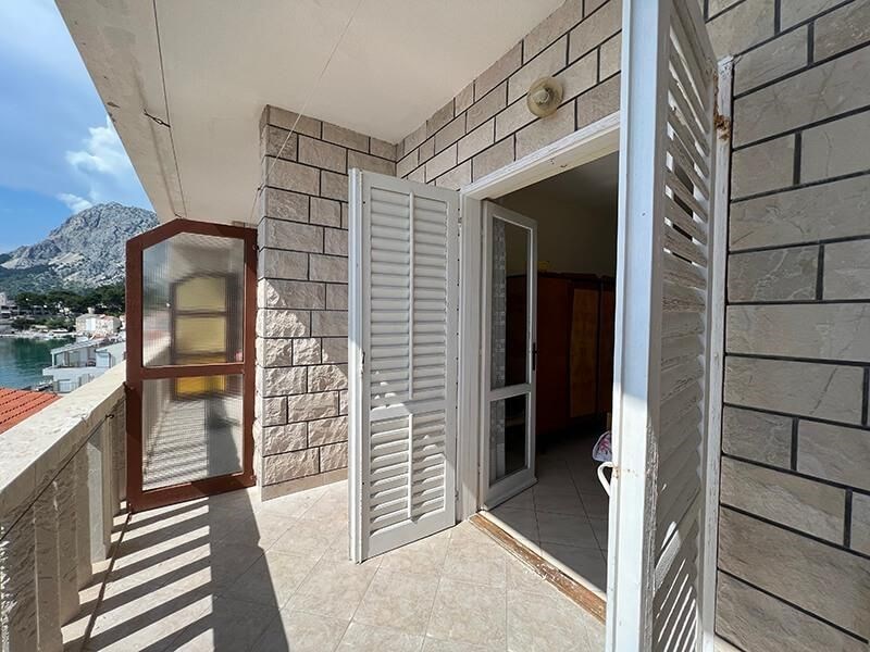 na-prodej-dvoupatrovy-dum-ve-2-rade-od-more-drasnice-chorvatsko