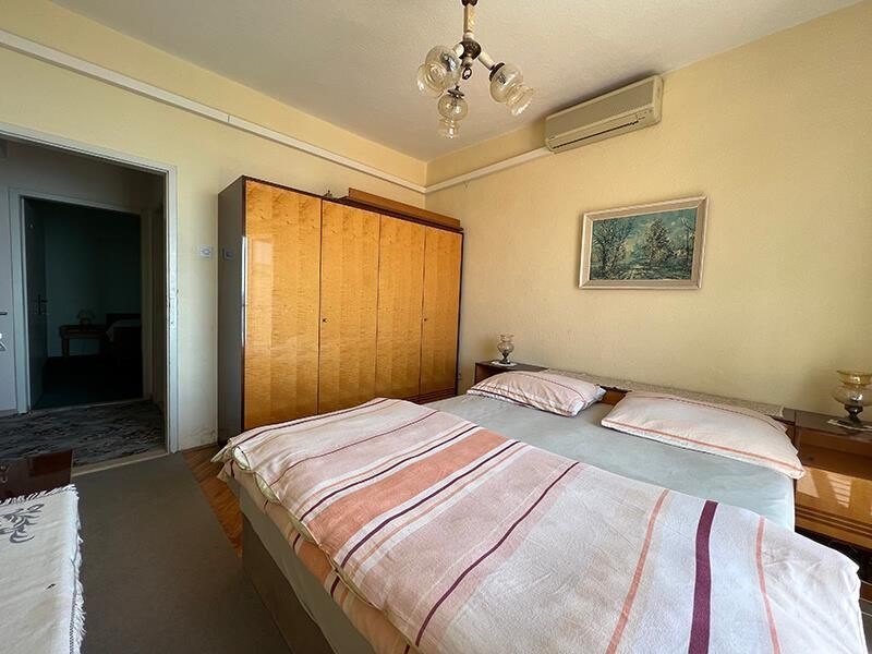 na-prodej-dvoupatrovy-dum-ve-2-rade-od-more-drasnice-chorvatsko