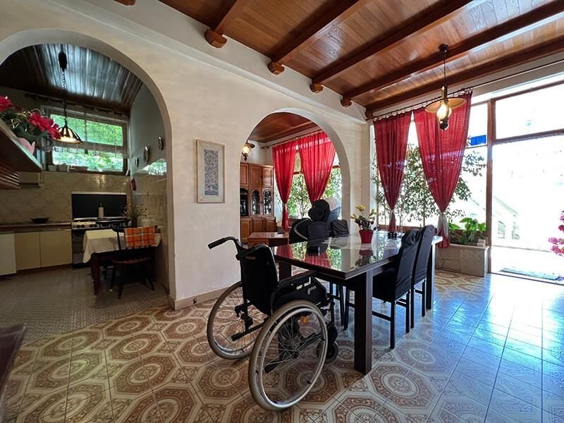 na-prodej-dvoupatrovy-dum-ve-2-rade-od-more-drasnice-chorvatsko