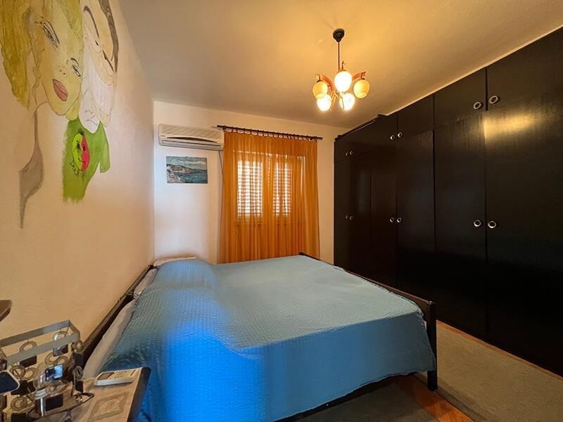 na-prodej-dvoupatrovy-dum-ve-2-rade-od-more-drasnice-chorvatsko