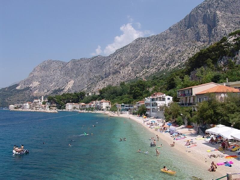 na-prodej-dvoupatrovy-dum-ve-2-rade-od-more-drasnice-chorvatsko