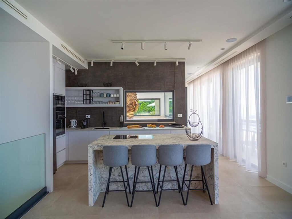 na-prodej-luxusni-vila-s-vyhledem-na-more-veliko-brdo-chorvatsko