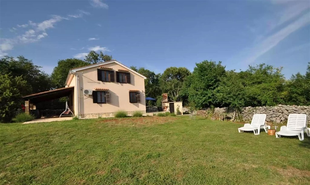 na-prodej-dum-s-2-apartmany-a-velkou-zahradou-krk-chorvatsko