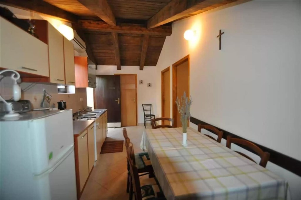 na-prodej-dum-s-2-apartmany-a-velkou-zahradou-krk-chorvatsko