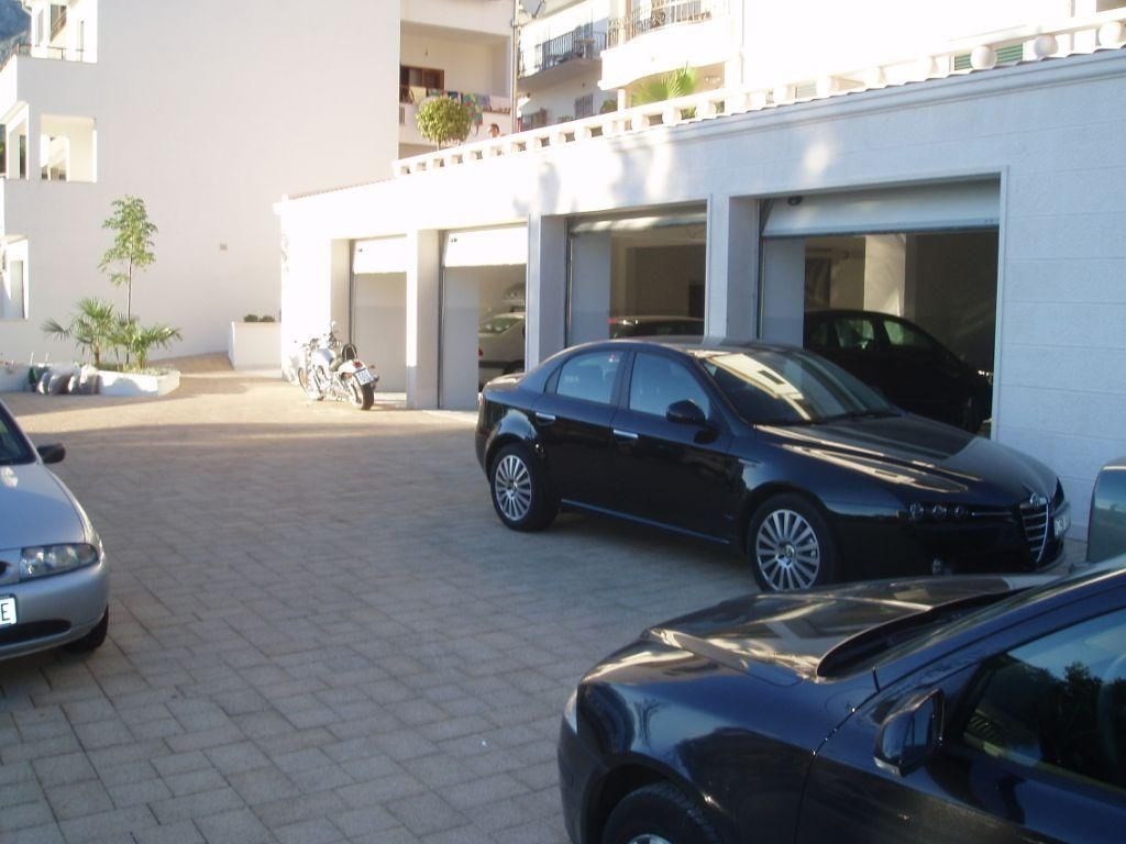 luxusni-apartmanovy-dum-se-16-apartmany-100m-od-more-tucepi-makarska-riviera-chorvatsko