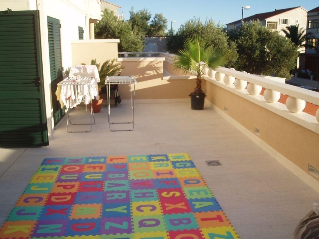luxusni-apartmanovy-dum-se-16-apartmany-100m-od-more-tucepi-makarska-riviera-chorvatsko