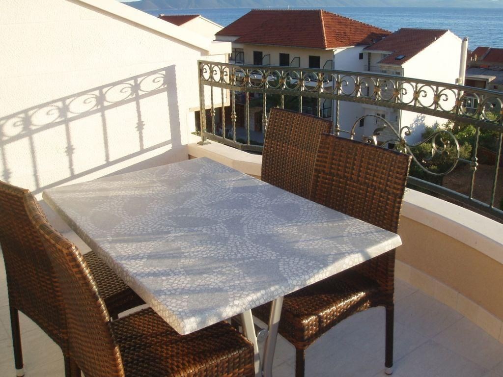 luxusni-apartmanovy-dum-se-16-apartmany-100m-od-more-tucepi-makarska-riviera-chorvatsko