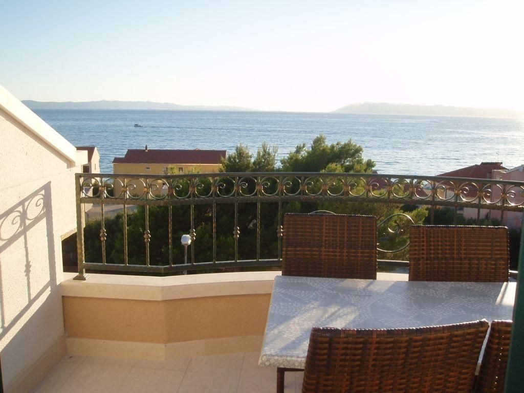 luxusni-apartmanovy-dum-se-16-apartmany-100m-od-more-tucepi-makarska-riviera-chorvatsko
