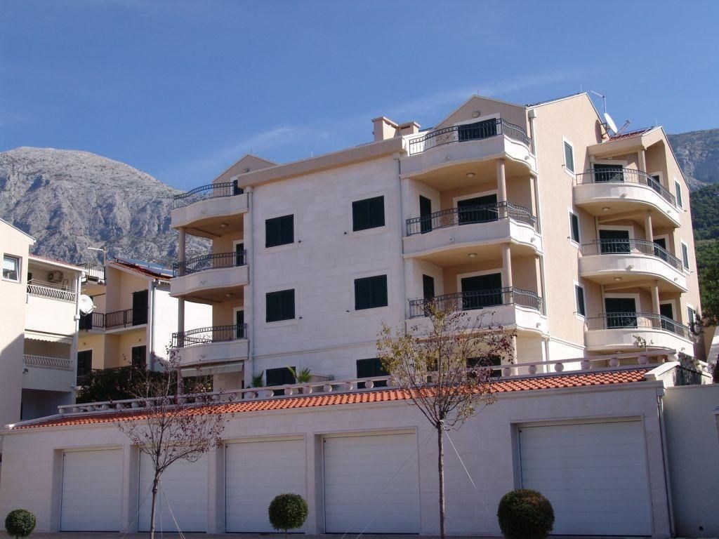 luxusni-apartmanovy-dum-se-16-apartmany-100m-od-more-tucepi-makarska-riviera-chorvatsko