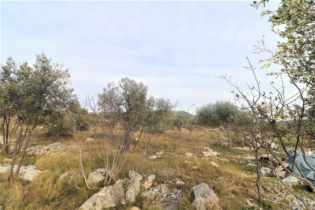 stavebni-pozemek-nedaleko-more-rogoznica-chrovatsko