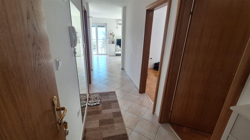 na-prodej-zarizeny-apartman-s-vyhledem-na-more-krk-chorvatsko