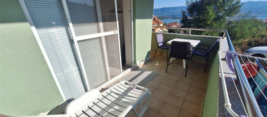 na-prodej-zarizeny-apartman-s-vyhledem-na-more-krk-chorvatsko
