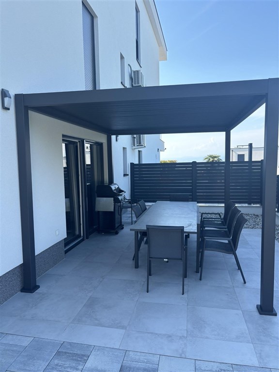 na-prodej-dva-luxusni-apartmany-s-vyhledem-na-more-krk-chorvatsko