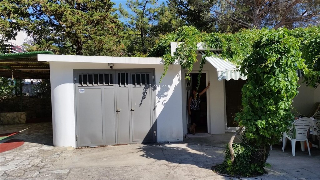 apartmanovy-dum-jen-100-m-od-more-pag-chorvatsko