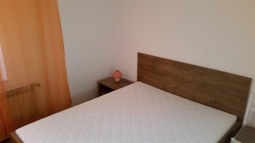 apartmanovy-dum-jen-100-m-od-more-pag-chorvatsko