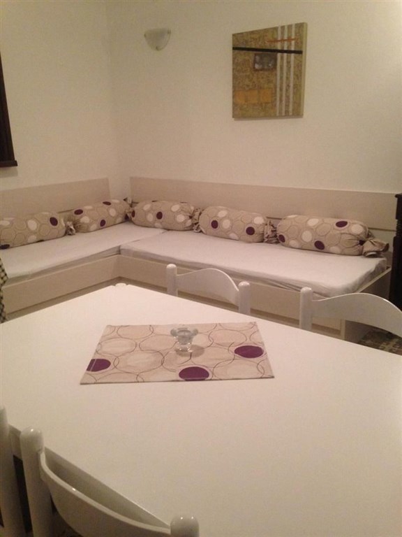 apartmanovy-dum-jen-100-m-od-more-pag-chorvatsko