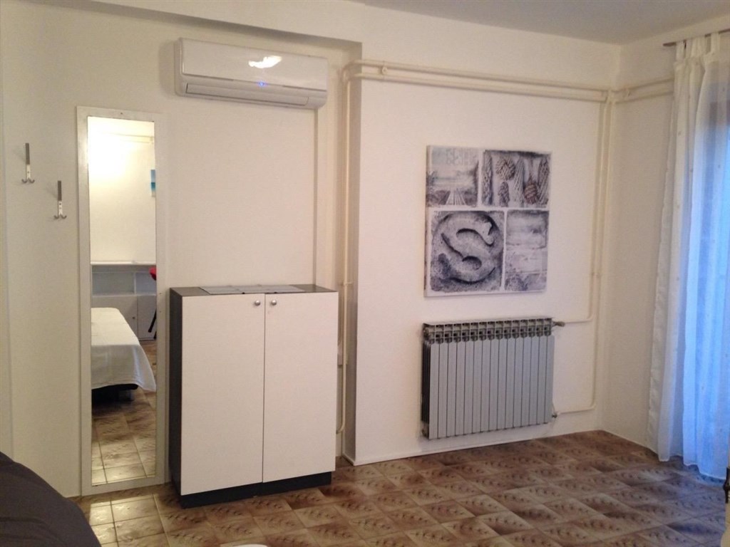 apartmanovy-dum-jen-100-m-od-more-pag-chorvatsko