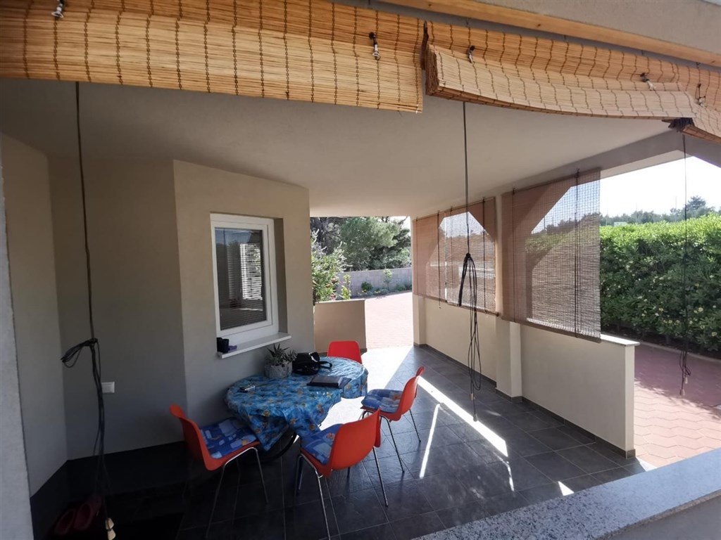 apartmanovy-dum-nedaleko-more-vir-chorvatsko