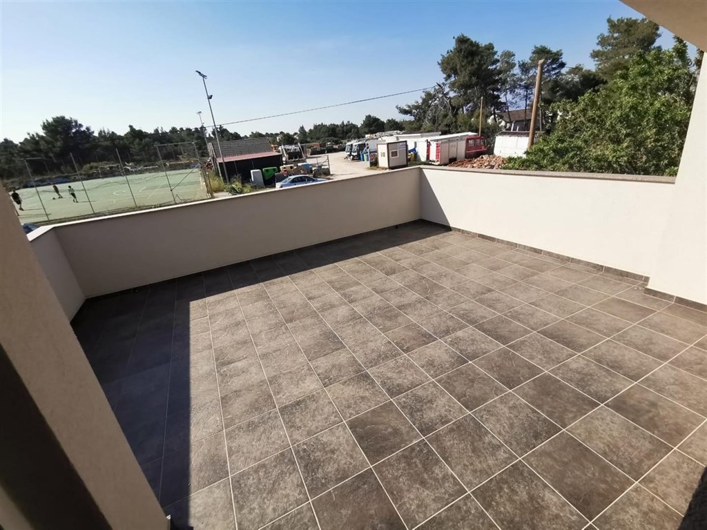 apartmanovy-dum-nedaleko-more-vir-chorvatsko