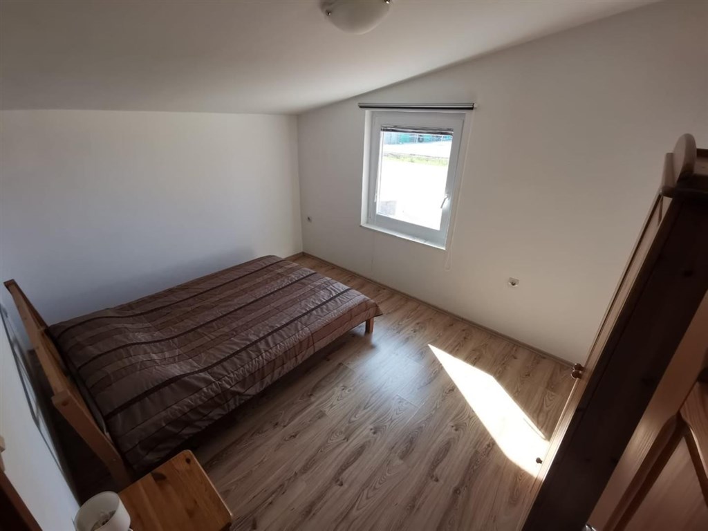 apartmanovy-dum-nedaleko-more-vir-chorvatsko