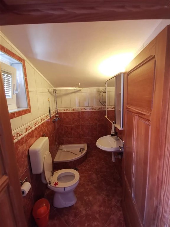 apartmanovy-dum-nedaleko-more-vir-chorvatsko