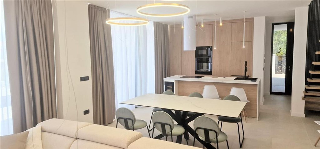 na-prodej-nova-atraktivni-vila-s-bazenem-kozino-chorvatsko