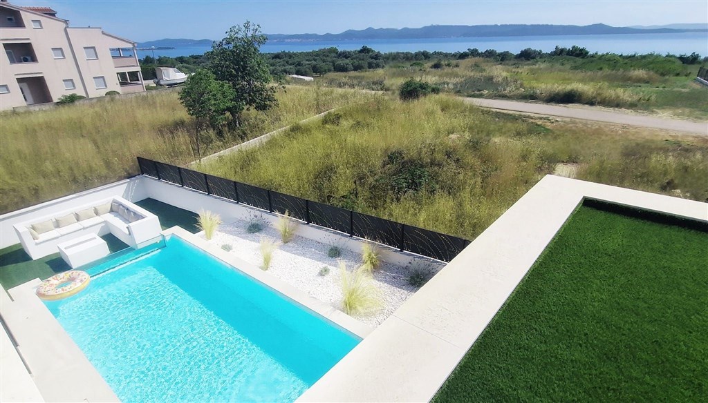 na-prodej-nova-atraktivni-vila-s-bazenem-kozino-chorvatsko