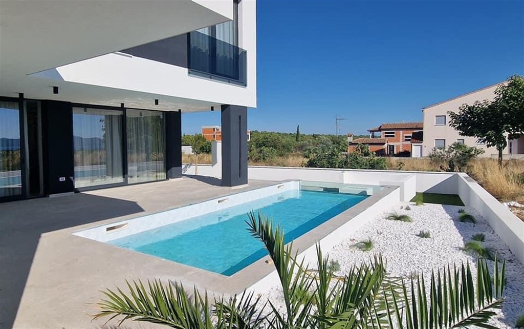 na-prodej-nova-atraktivni-vila-s-bazenem-kozino-chorvatsko